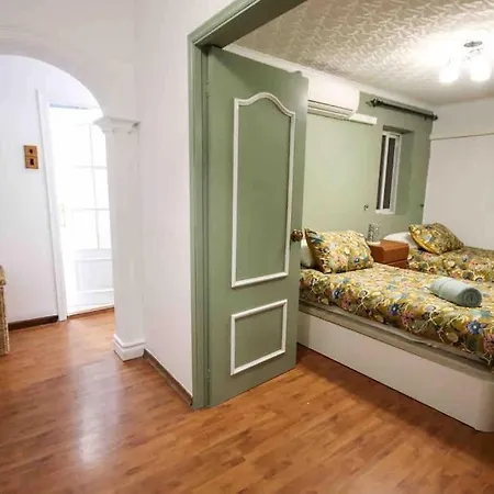 Holiday home Chic 3 Bedroom House In The Heart Of *