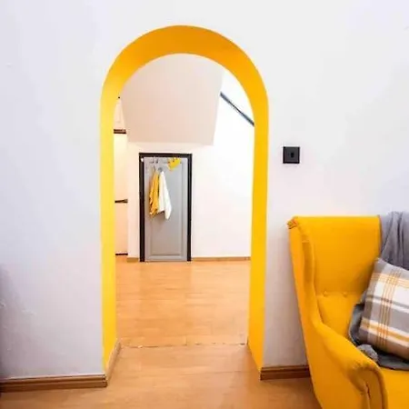 Chic 3 Bedroom House In The Heart Of Vakantiehuis